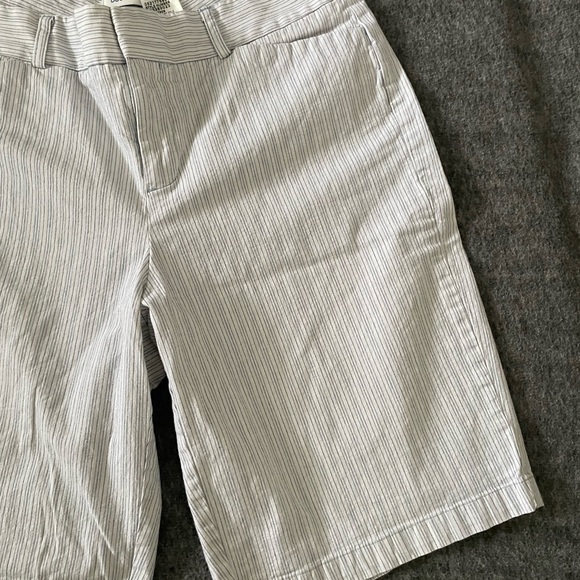 Dockers Women’s Ideal Fit Striped Chino Shorts ( 10 ) - Picture 4 of 9